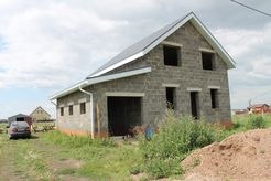 Одноэтажный дом построили в деревне Новониколаевка, не далеко от города Ишимбай